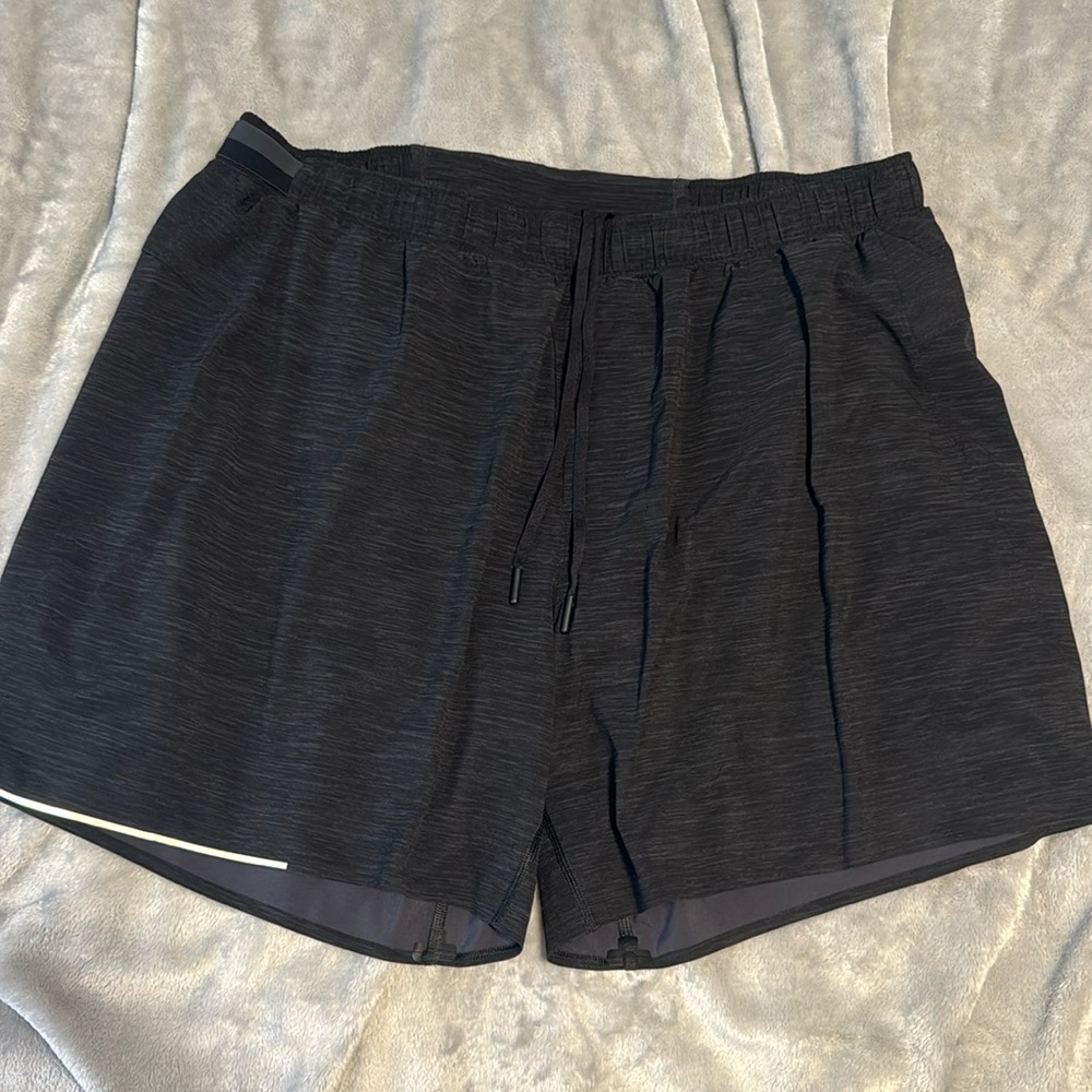 Lululemon men’s XXL short. 5 inch